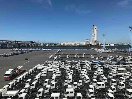  自動車関連の輸送