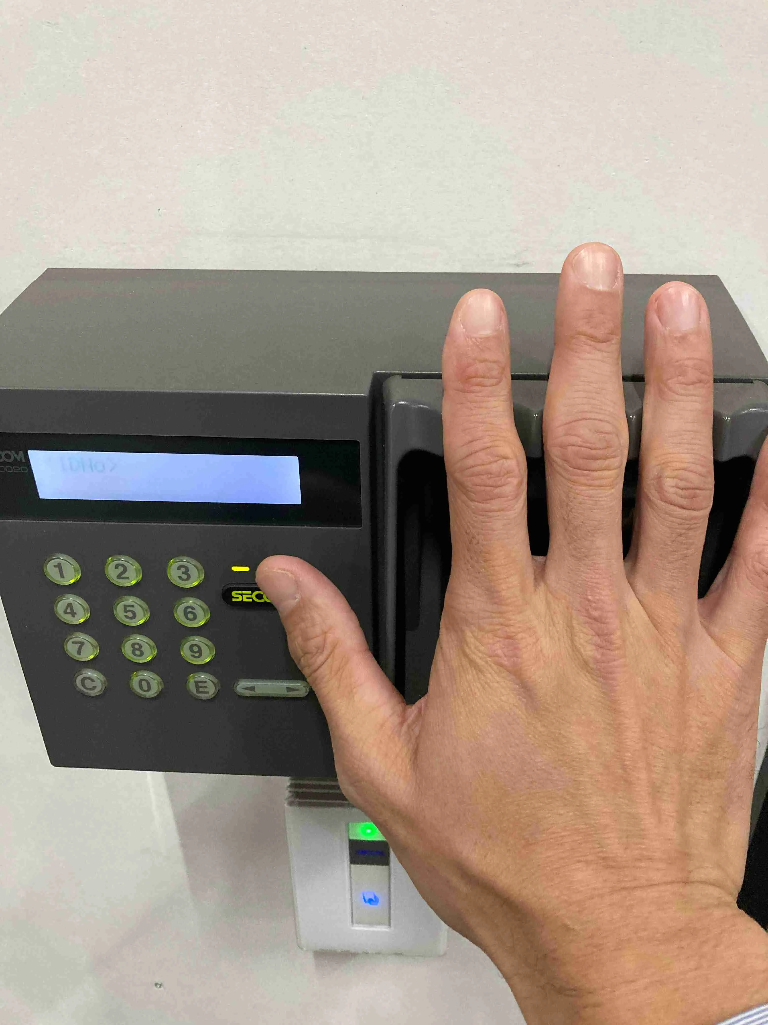 Storage room entry/exit management using palm authentication, card authentication, etc.